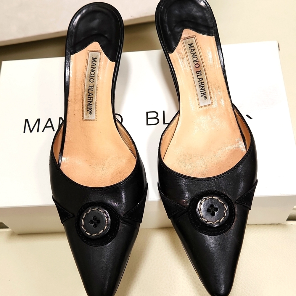 Manolo Blahnik size 38 Made in Italy Italian leather 2" heels